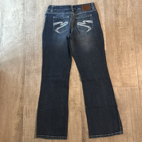 Maurice’s Boot cut low rise, size 1/2 short boot cut jeans - Picture 2 of 5